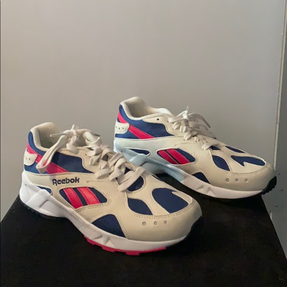 REEBOK SNEAKERS